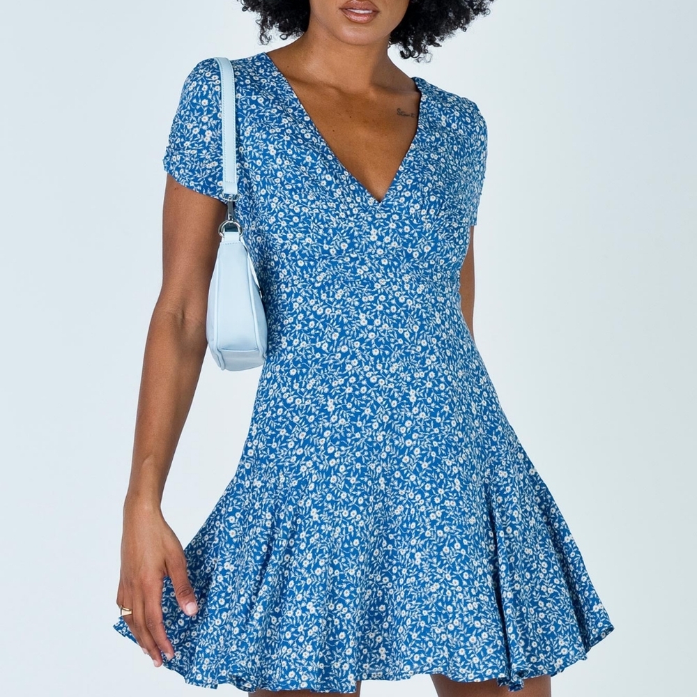 Princess Polly Blue Floral Mini Dress Flutter Sleeve V-Neck Fit & Flare Size 2